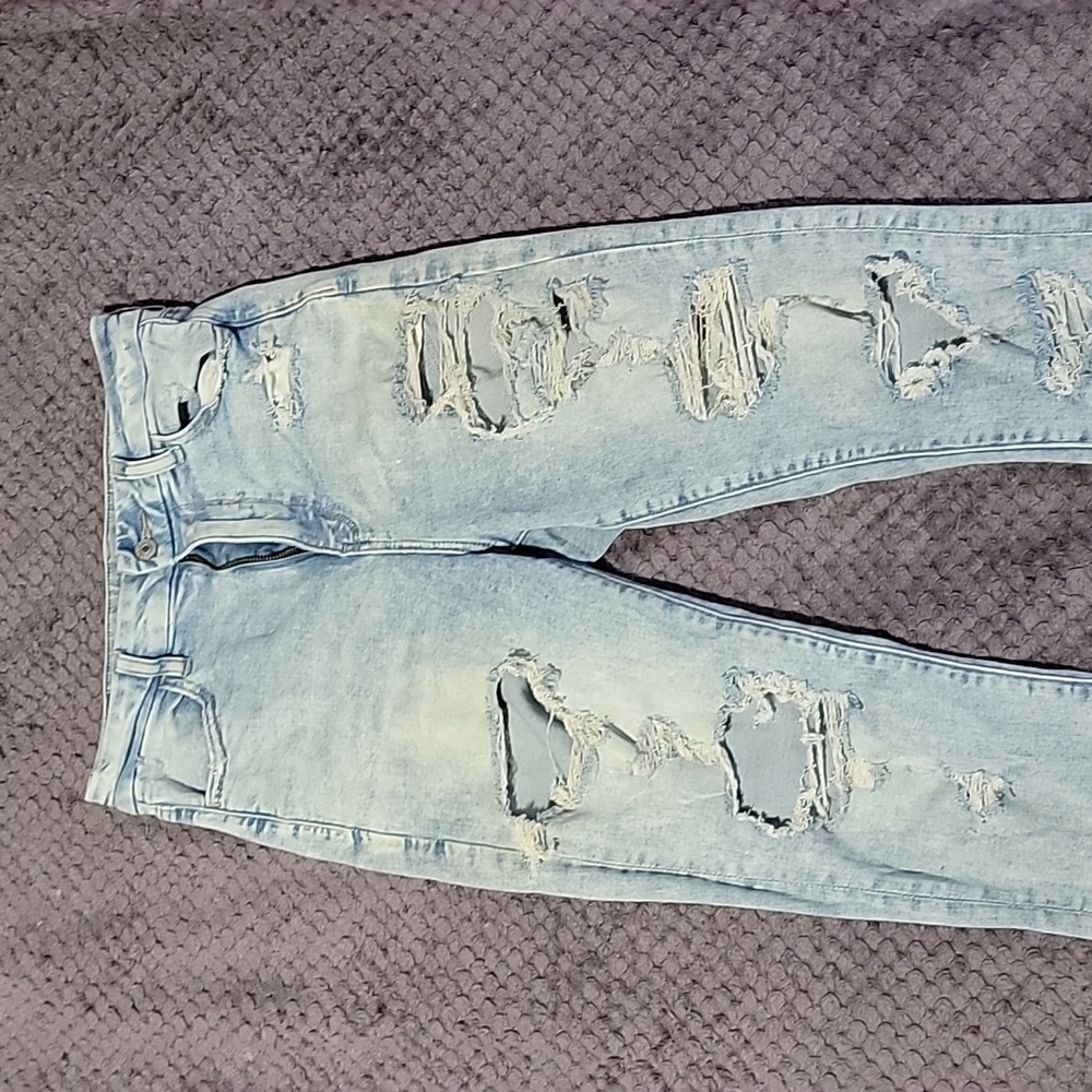 American eagle distressed jeans